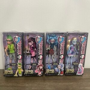 New Monster High Scaris City Of Frights Bundle